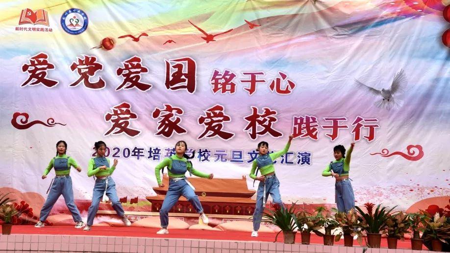 孙绍骋在参加呼和浩特市代表团审议时强调 首府要以“首善之地”的标准带头做好各项工作